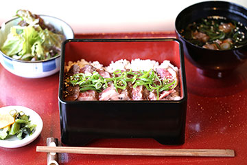 やわらかステーキ重